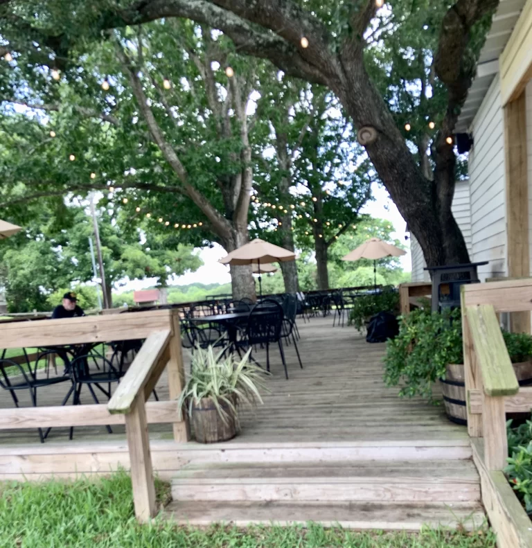 Food Choices - Outdoor Dining in Chappell Hill TX